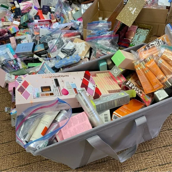 MYSTERY BOX ❤️CURATED❤️Beauty SKINCARE MAKEUP HAIRCARE BATH SPA $277-$299 MSRV - Picture 6 of 16